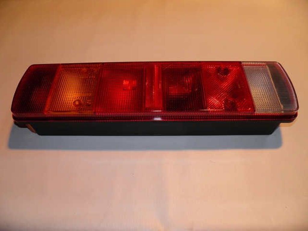 LÁMPA ÖSSZESZERELÉS. SCANIA 124 JOBB ALJZATTAL