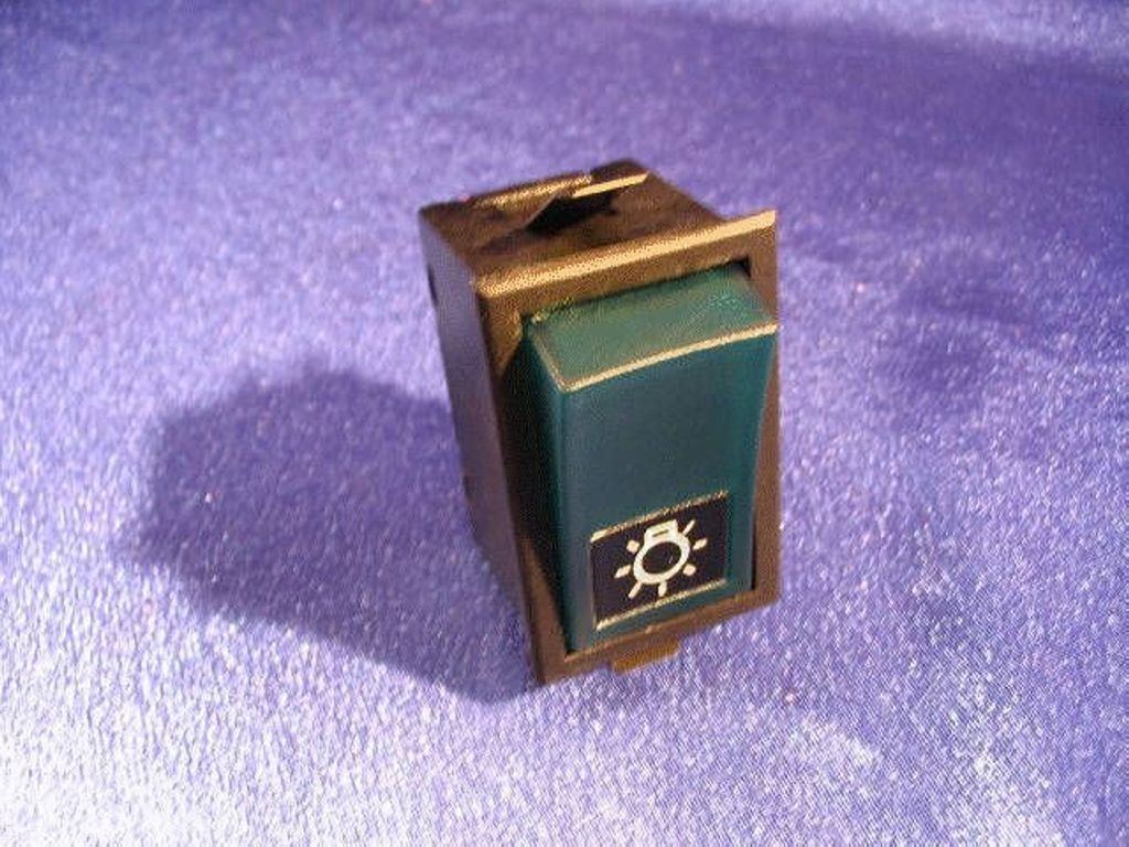 PRZELACZNIK SWIATEL VOLVO F12 RLD5-I002