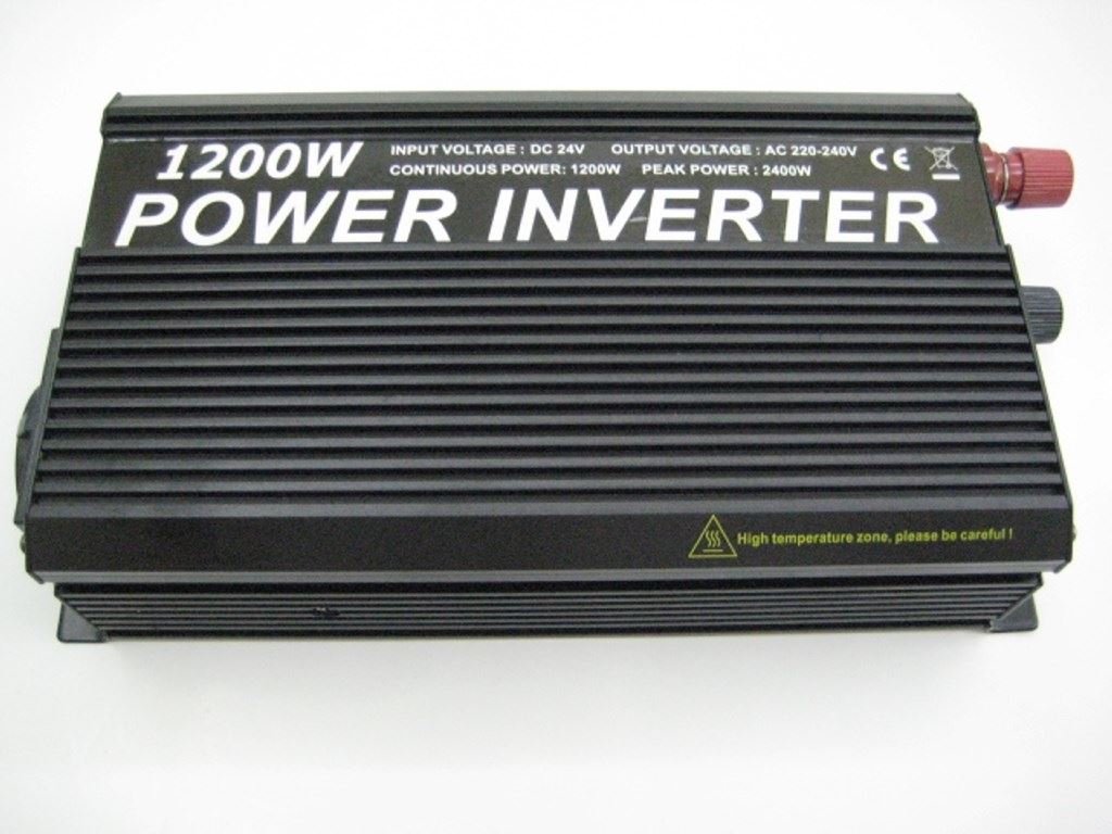 FESZÜLTSÉG ÁTALAKÍTÓ 24V/220V 1200W