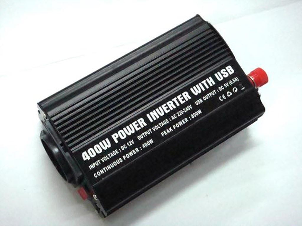 FESZÜLTSÉG ÁTALAKÍTÓ 12V/220V 400W