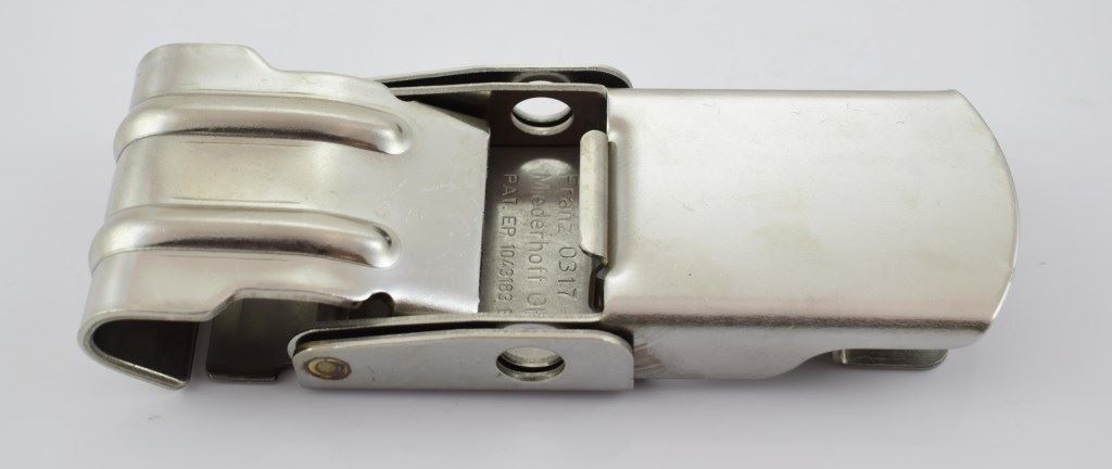 FÜGGÖNYFESZÍTŐ CSAT