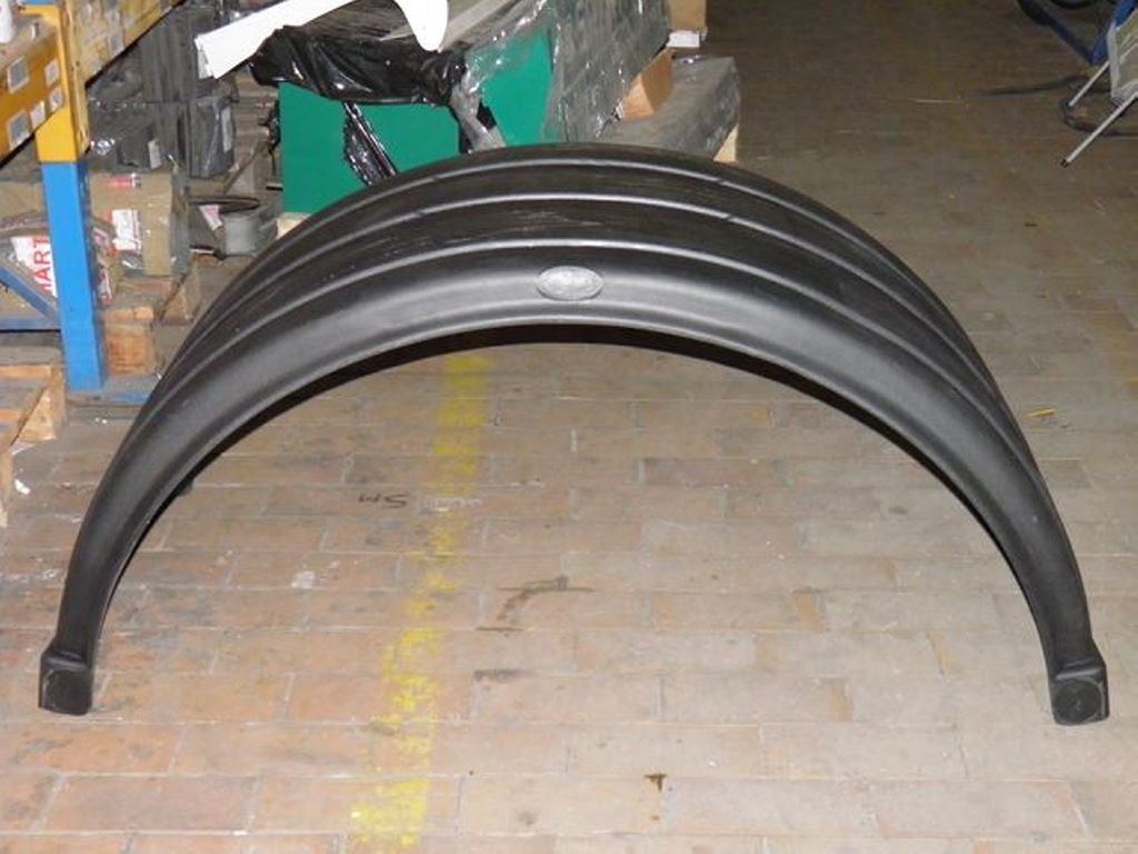 MŰANYAG HÁTSÓ SÁRVÉDŐ 640MM