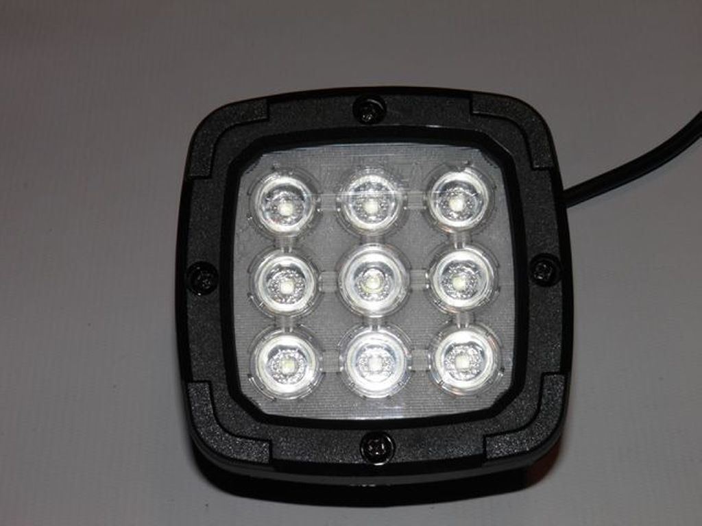 NÉGYZET ALAKÚ LED MUNKALÁMPA 1800LM