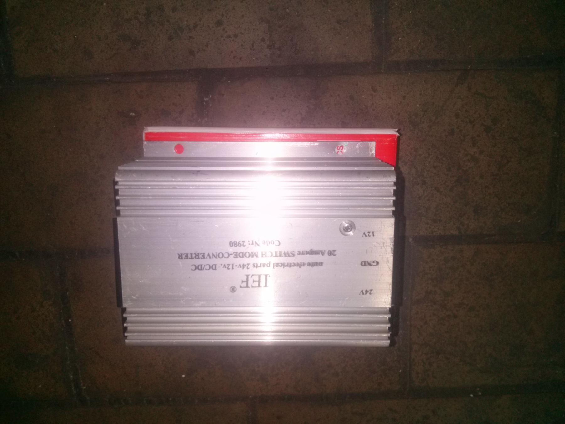 FESZÜLTSÉGCSÖKKENTŐ 24-12 20A