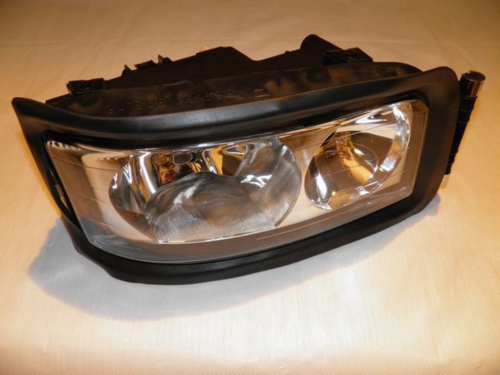 FÉNYSZÓRÓ MAN TGA JOBBRA