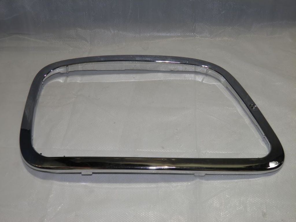RAMKA REFLEKTORA MB ACTROS MP3 PRAWA