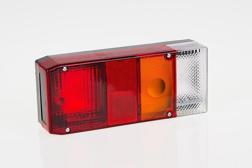 LAMPA ZESP.TYLNA PRAWA ZE SW.COFANIA