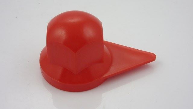 OSLONA SZPILKI KOLA S-33 PLAST.CZERWONA