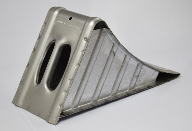 KERÉKÉK SZÉLESSÉGE 160 MM HORGANYZOTT