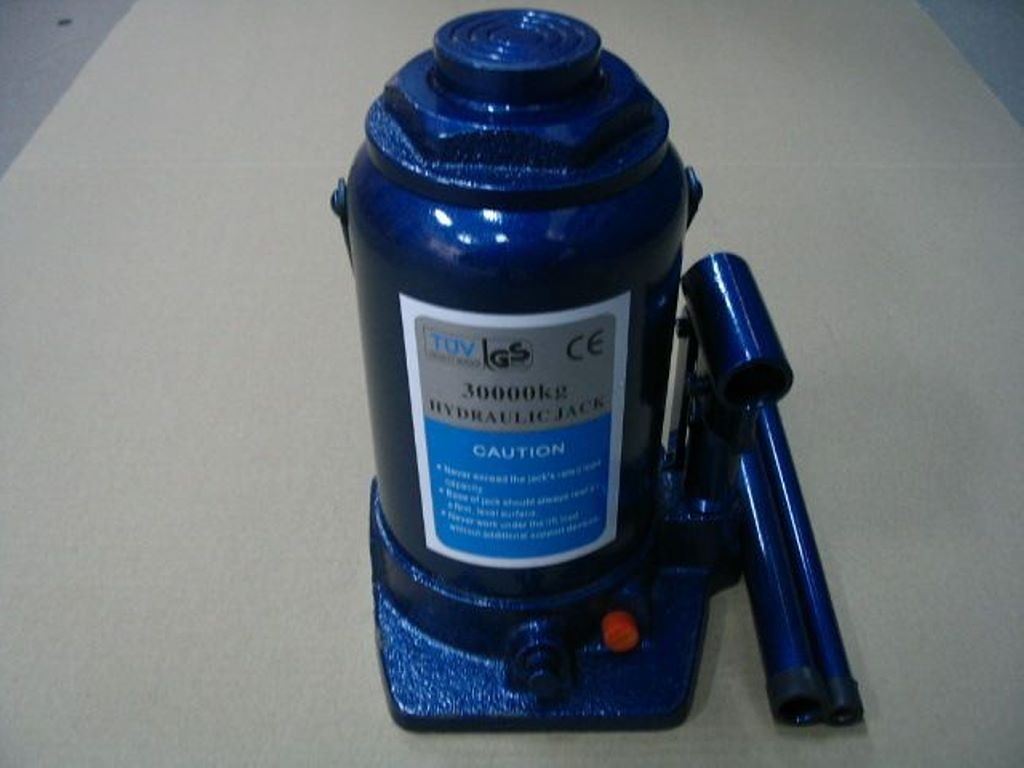 HIDRAULIKUS EMELŐ D-30T