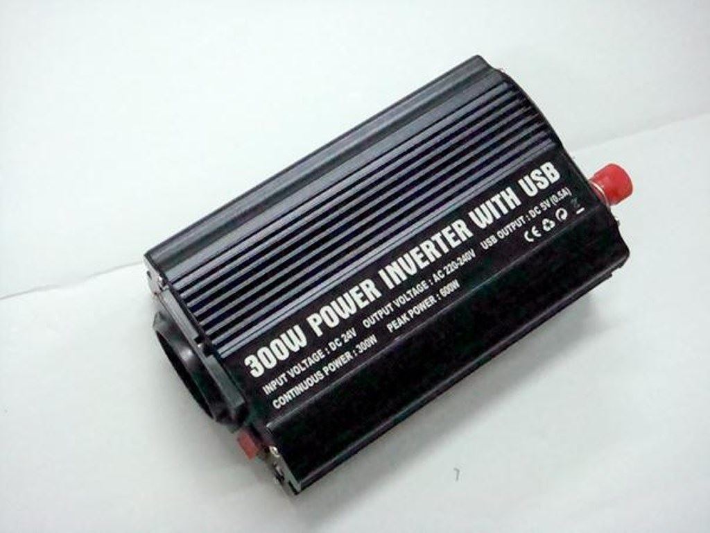 FESZÜLTSÉG ÁTALAKÍTÓ 24V/220V 300W