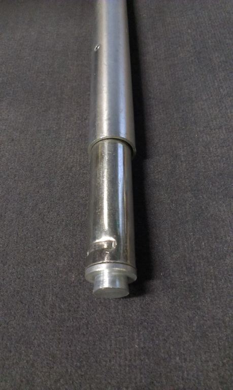 TÁGULÁSI RÚD A BIZTONSÁG ÉRDEKÉBEN RAKOMÁNY A SÍNRE